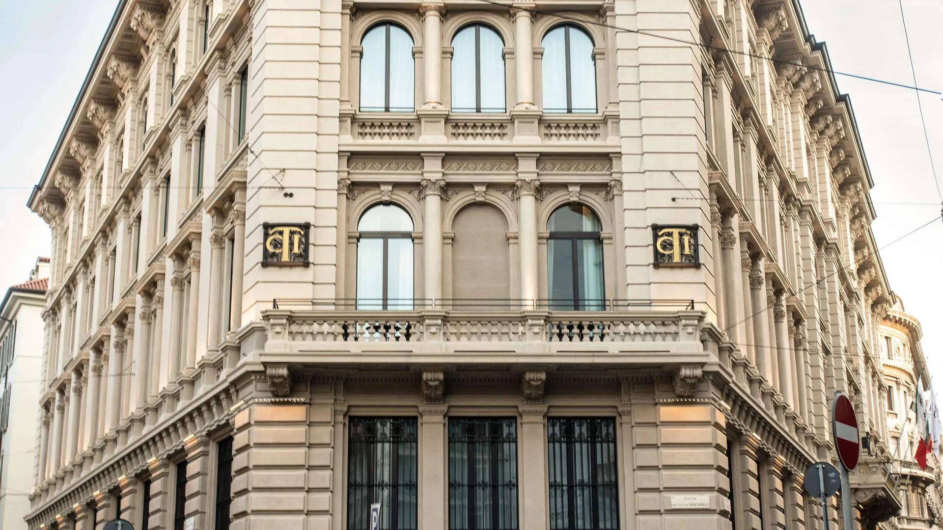 Radisson Collection Hotel, Palazzo Touring Club Милан